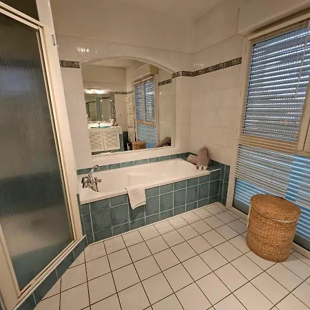 Mars Yourhosthelper Villa