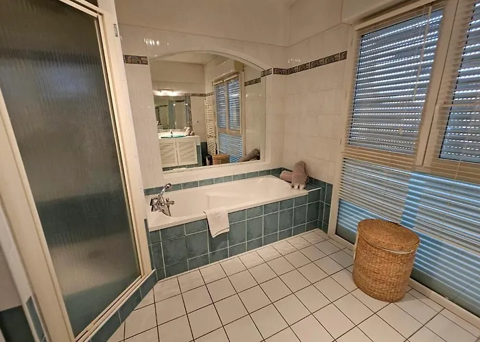 Mars Yourhosthelper Villa