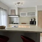 Mars Yourhosthelper Villa *