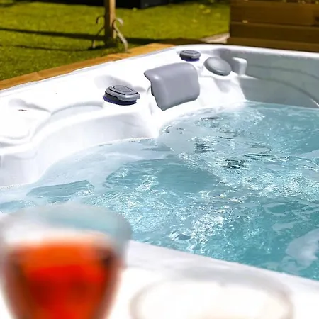 Mars Yourhosthelper Βίλα