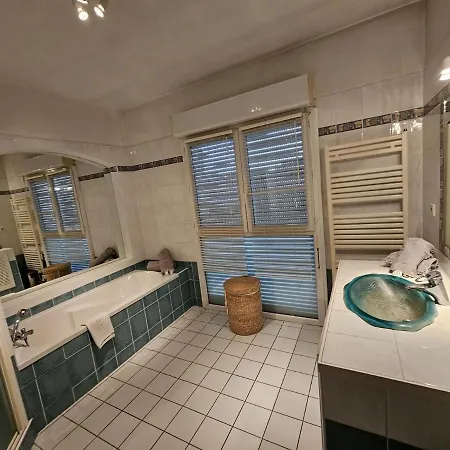 Mars Yourhosthelper Villa