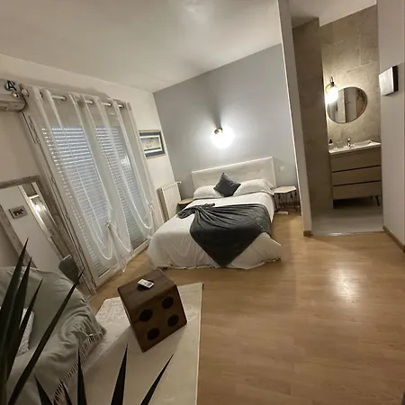 Mars Yourhosthelper * Ναρμπόν