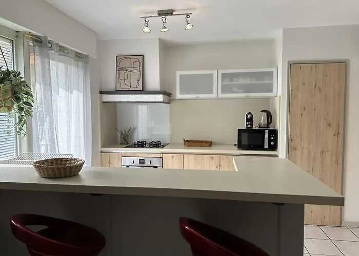 Mars Yourhosthelper Villa *